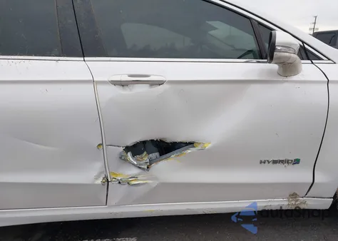 2019 Ford Fusion Hybrid Titanium from USA, damaged, VIN 3FA6P0RU9KR175450